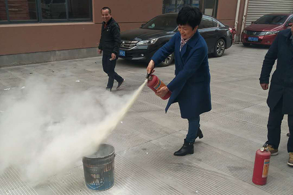 敲響火災(zāi)警鐘，鞏固防火意識(shí)——洛茲服飾舉行消防知識(shí)培訓(xùn)與火災(zāi)演習(xí)